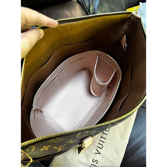 Louis Vuitton Totally MM Tote - Picture 12 of 14